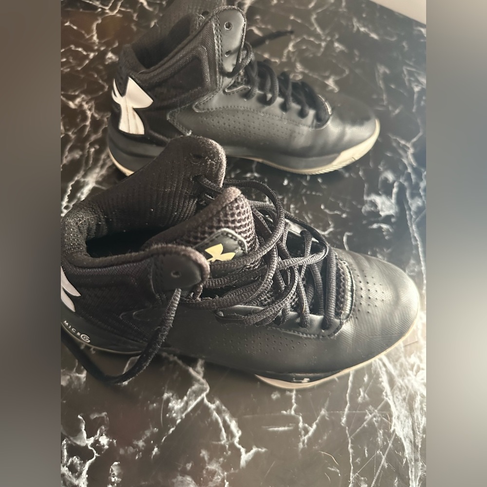 Women’s under armour volleyball sneakers